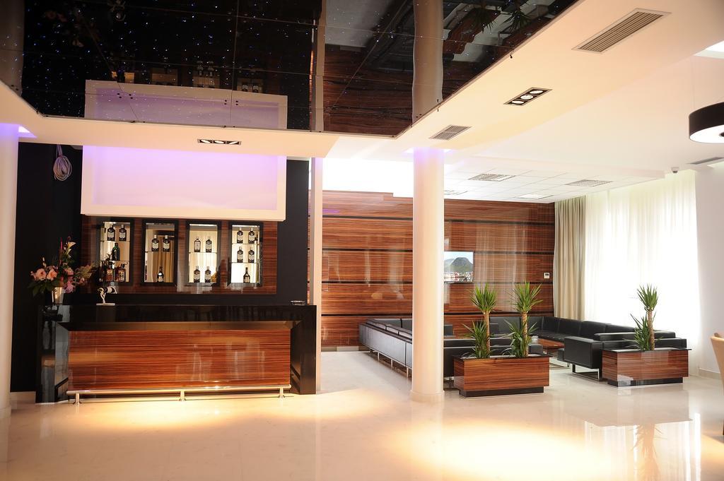 Garni Uni Elita Lux Hotel Ni Kültér fotó