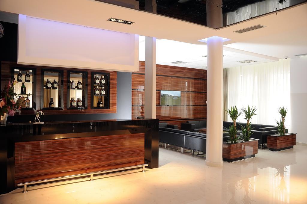 Garni Uni Elita Lux Hotel Ni Kültér fotó