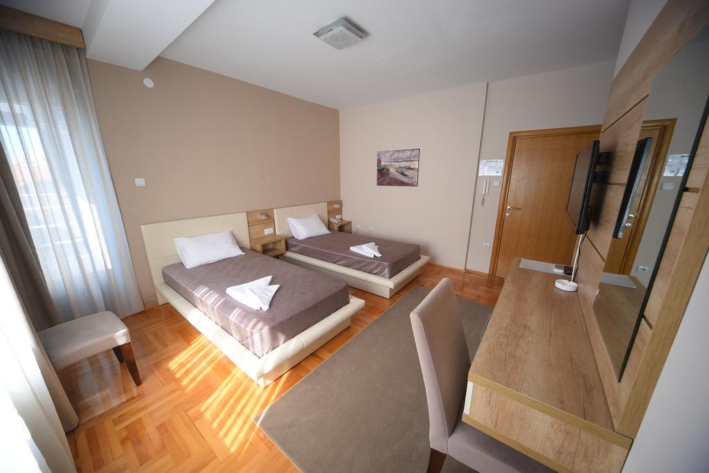 Garni Uni Elita Lux Hotel Ni Kültér fotó