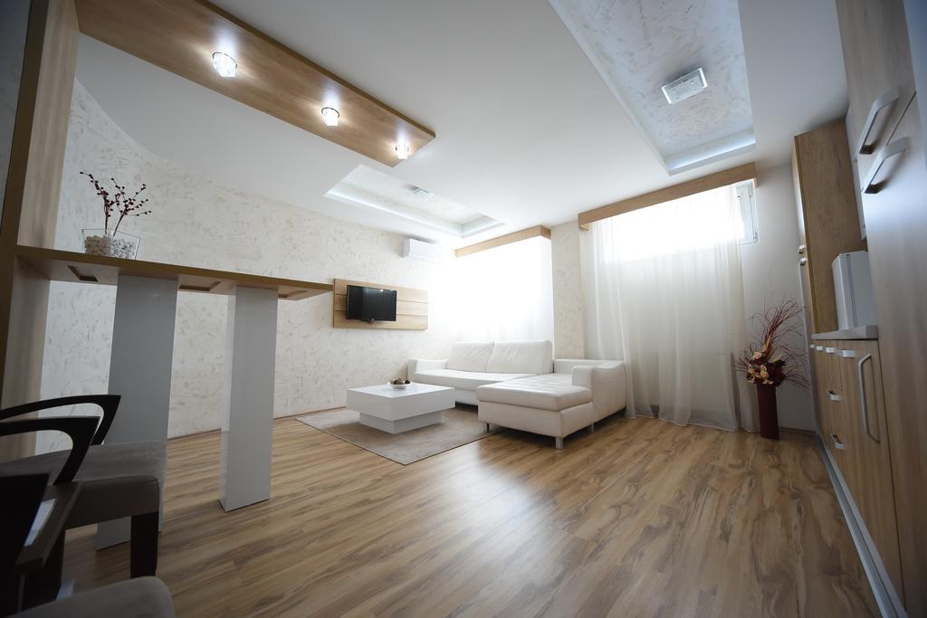 Garni Uni Elita Lux Hotel Ni Kültér fotó